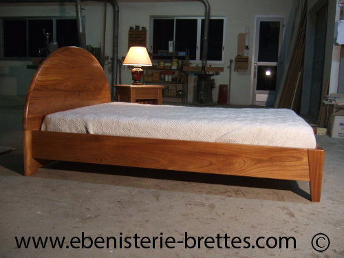 lit moderne en bois massif de grande dimension disponible sur Nice, Marseille et France entire