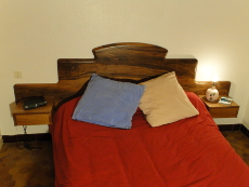 tte de lit en bois de noyer massif contemporain