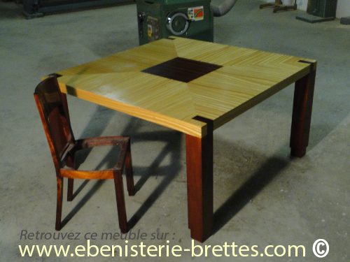 table moderne bois clair et fonc